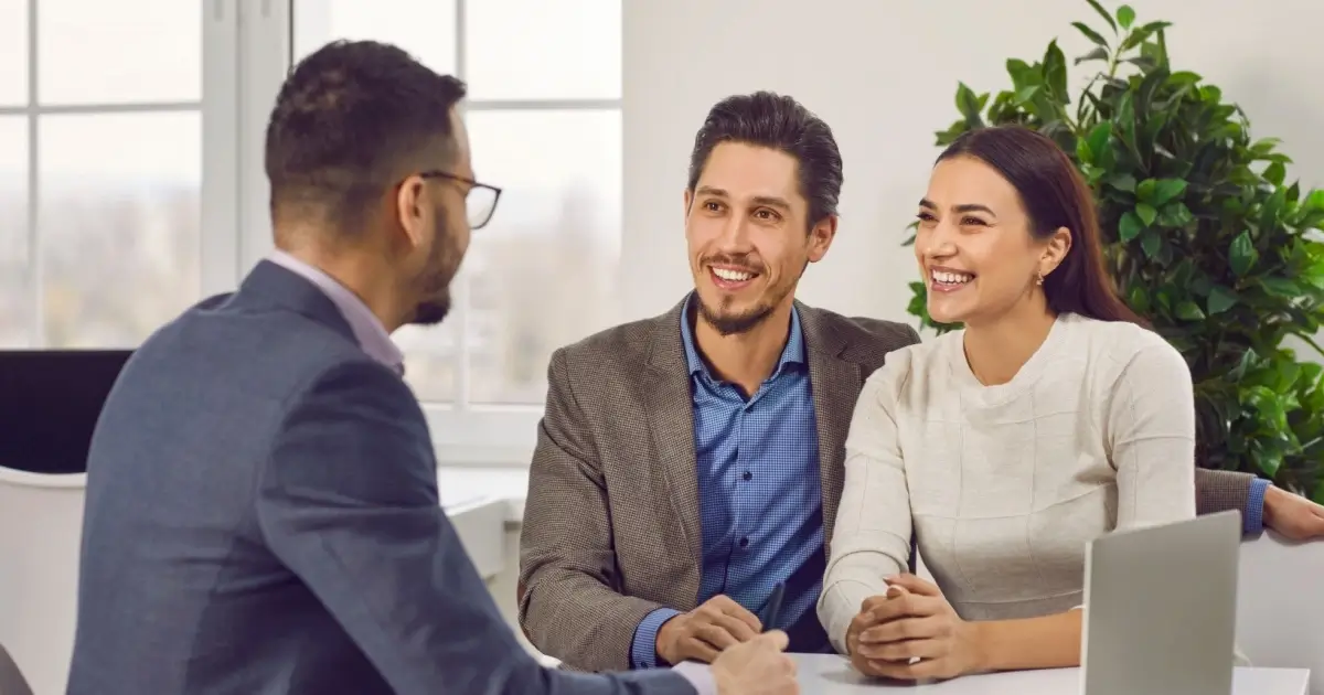 ¿Qué relación deuda/ingreso (DTI) necesitan los préstamos FHA?